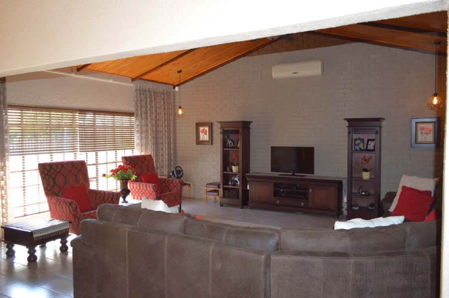 5 Bedroom Property for Sale in Wilkoppies North West